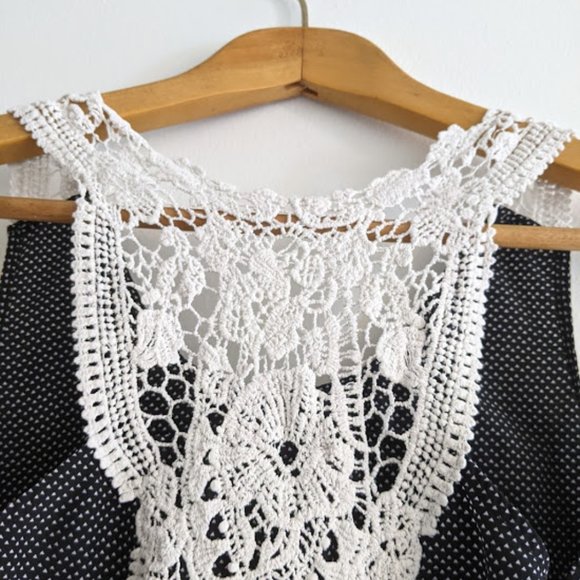 Skies are Blue Black and White Crochet Tank Sz SP - Picture 7 of 9